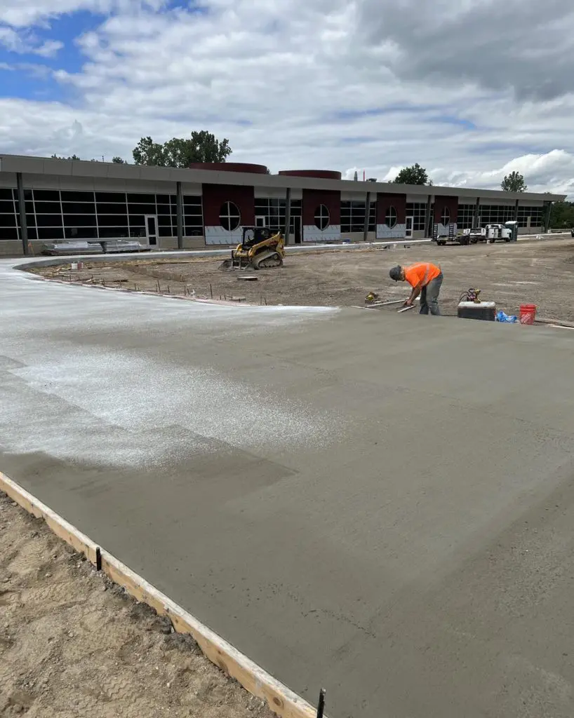 Professional Concrete Flatwork services - Commercial concrete contractors in DeSoto, TX specializing in concrete flatwork, concrete slabs, floor installation